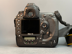 Nikon D3s 6.990 кадров