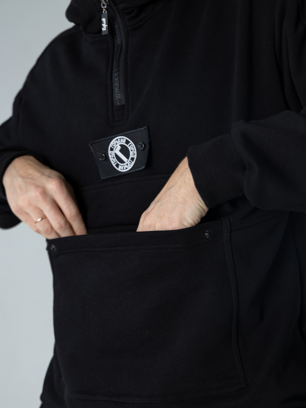 Худи с патчем Город Горький черное