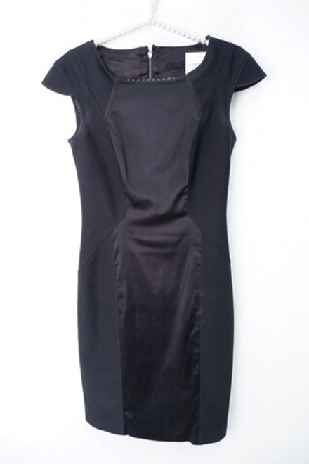 Платье лаконичное 42 размер