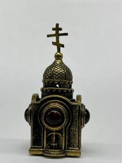 Бронзовая статуэтка на янтаре