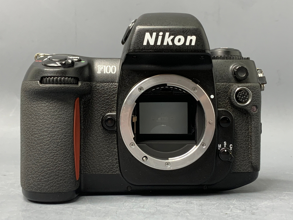 Nikon F100