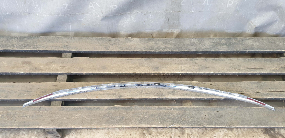 Молдинг крышки багажника Mercedes E (W213) 16-20 Б/у Оригинал A2137570000