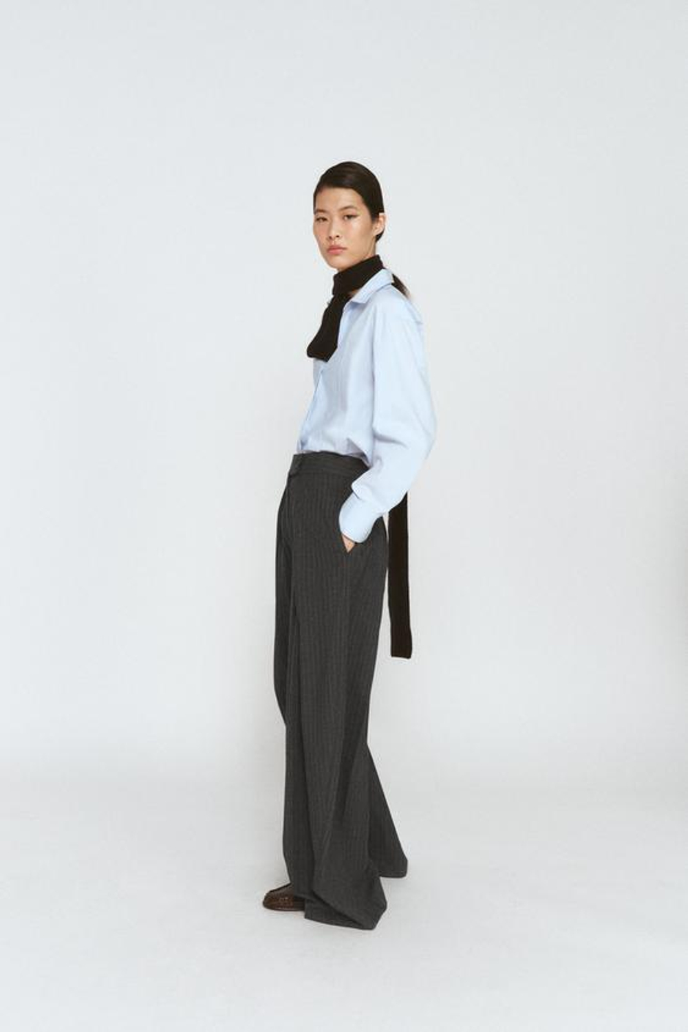 ZARA БРЮКИ WIDE LEG С ЗАЩИПАМИ — ZW COLLECTION, СЕРЫЙ