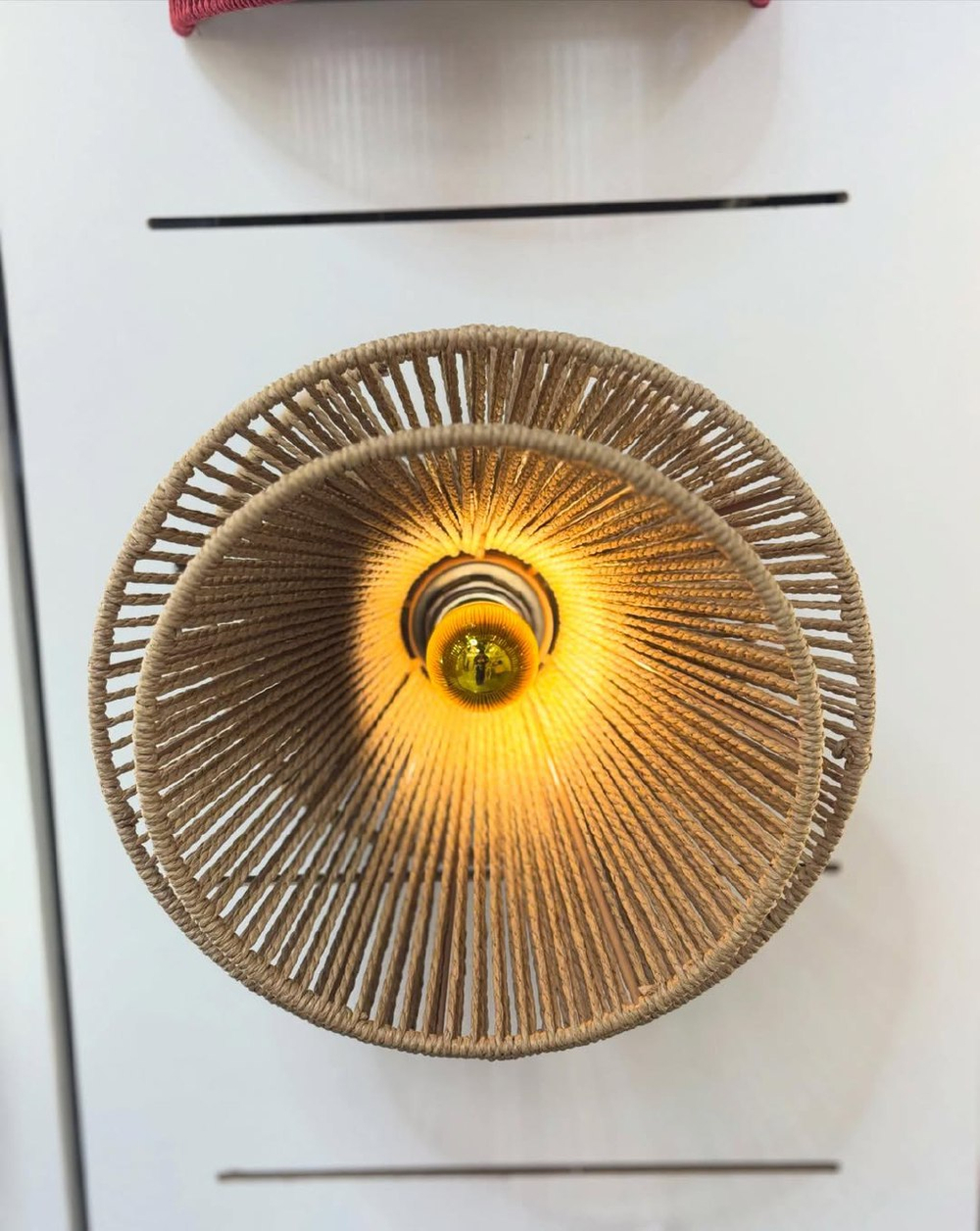 Настенное бра из ротанга — стильный плетёный светильник для вашего интерьера.