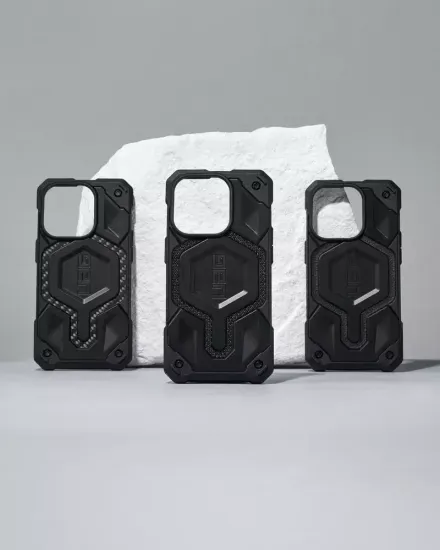 Чехол с поддержкой MAGSAFE Uag Monarch Pro для iPhone 14 6.1", цвет карбон (Carbon Fiber)