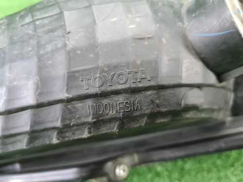 Указатель поворота правый Toyota Fortuner 2 20-нв