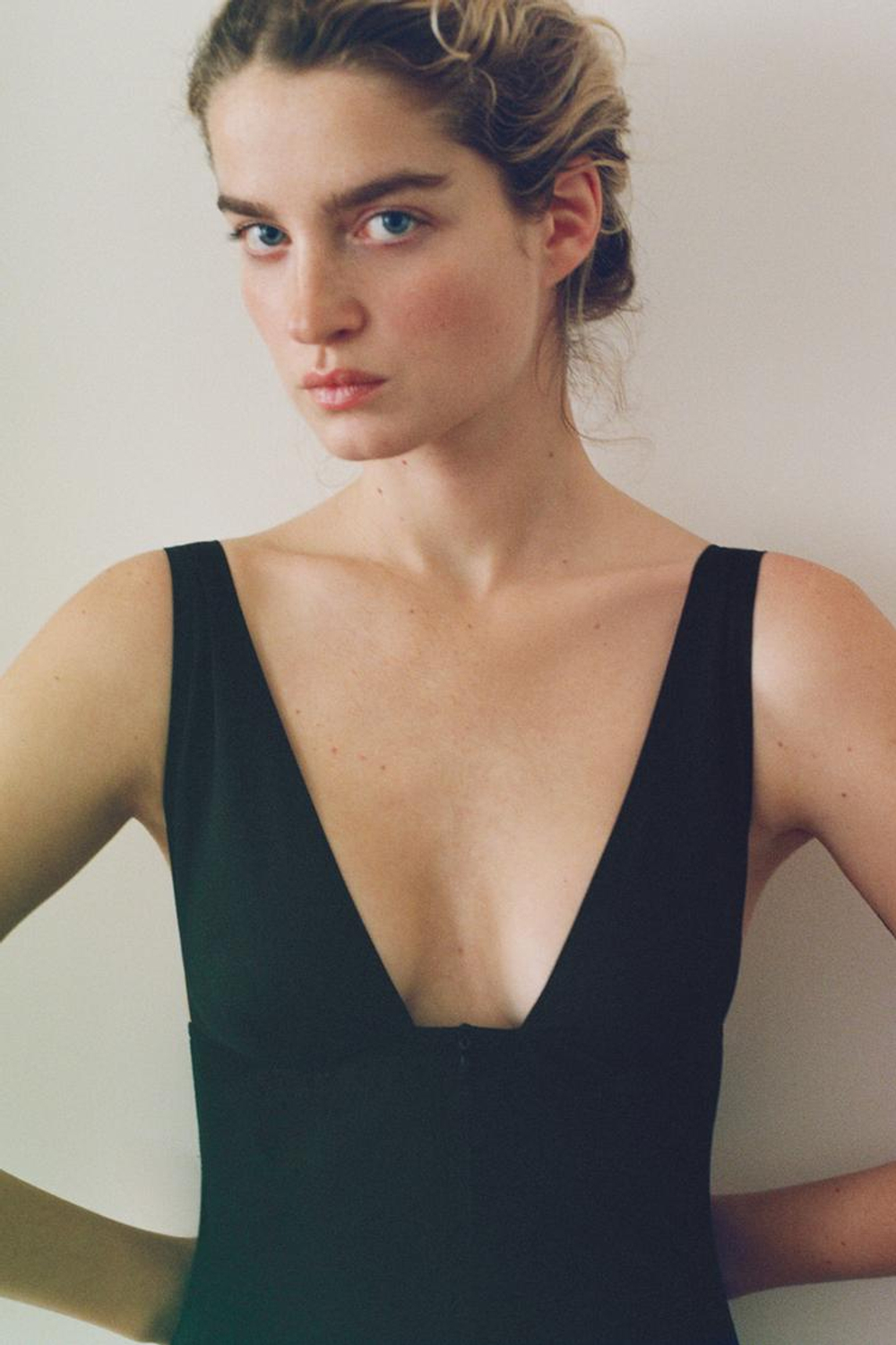 ZARA КОМБИНЕЗОН НА БРЕТЕЛЯХ С ПОЛИАМИДОМ И МОЛНИЕЙ, ЧЕРНЫЙ