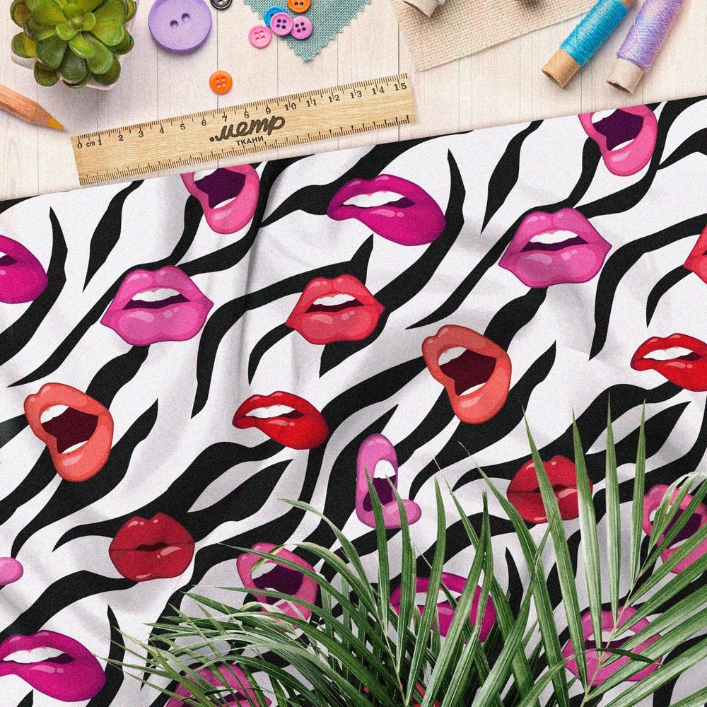 Ткань дюспо выразительные губы