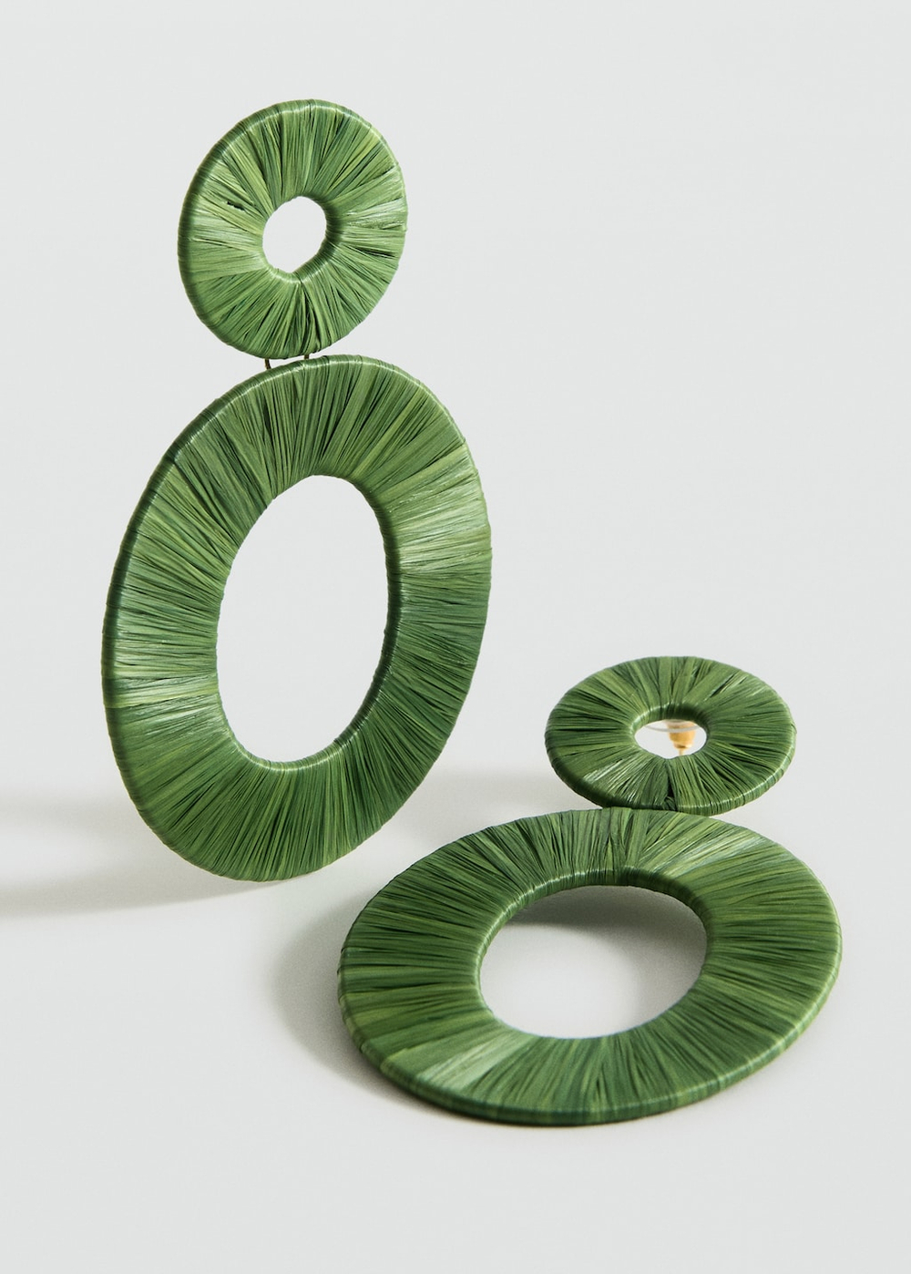 Серьги круглой формы из натурального волокна