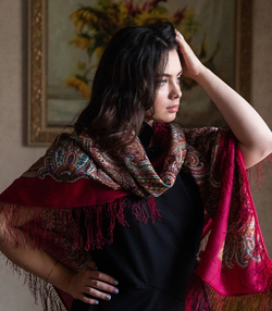 Платок шерстяной с шелковой бахромой