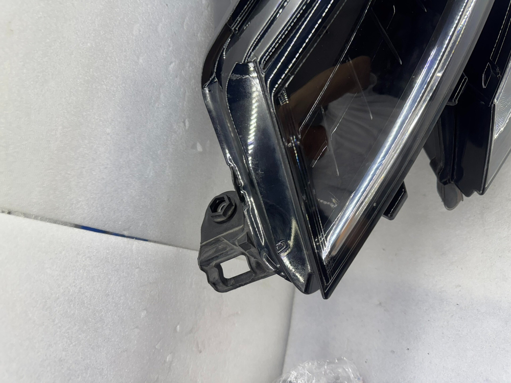 Оригинальная LED фара Skoda Kodiaq