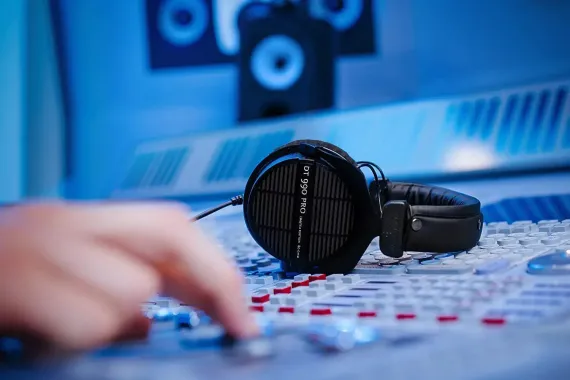 Beyerdynamic DT 990 PRO Black Limited Edition / 80 ohm