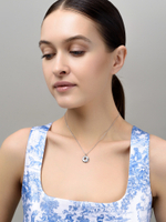 Колье с буквой О