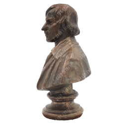 Динес Ю. С. Бюст Н. В. Гоголя. Бронза, литьё. 1955 г.
