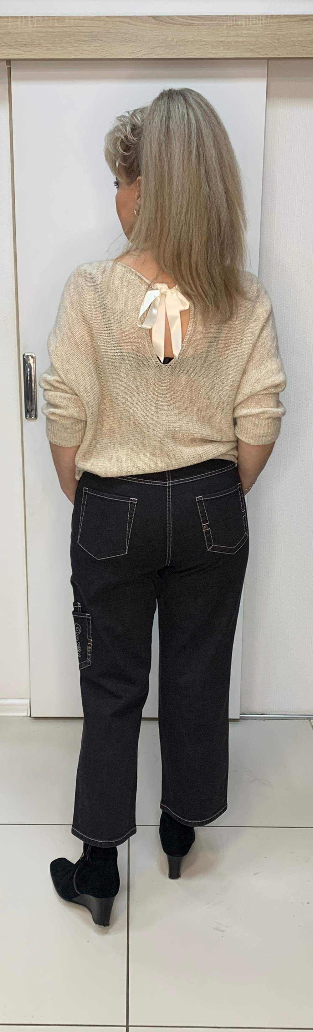 Стрейчевые немецкие джинсы с белой от строчкой