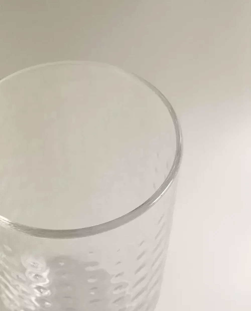 ZARA HOME СТАКАН С РЕЛЬЕФНЫМ УЗОРОМ, ПРОЗРАЧНЫЙ