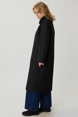 Стеганое пальто черного цвета