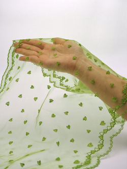 Вышивка на сетке салатовая с сердечками неэластичная ширина 31 см