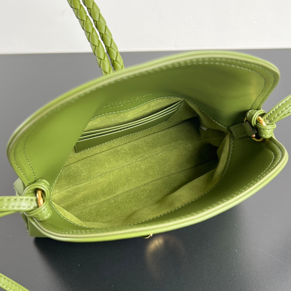 Bottega Veneta Baby Liberta 24 cm