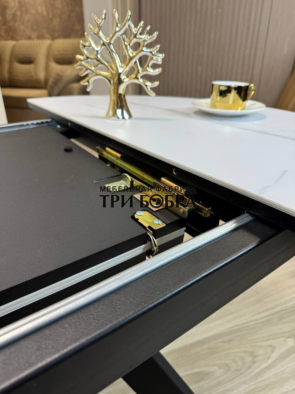 Круглый стол "Бонжур", керамогранит, белый мрамор