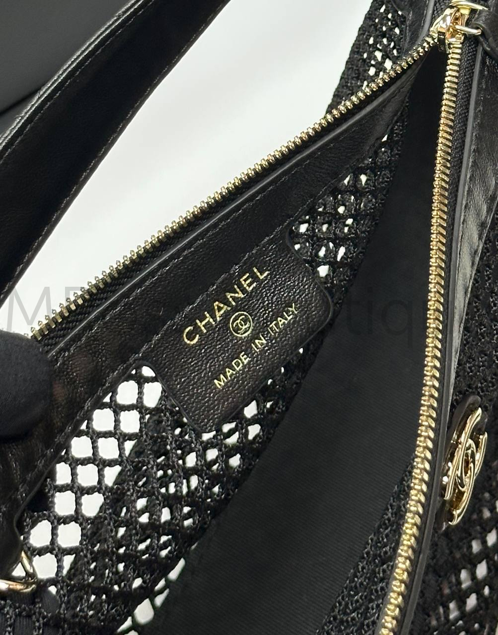Женская сетчатая сумка Chanel черного цвета