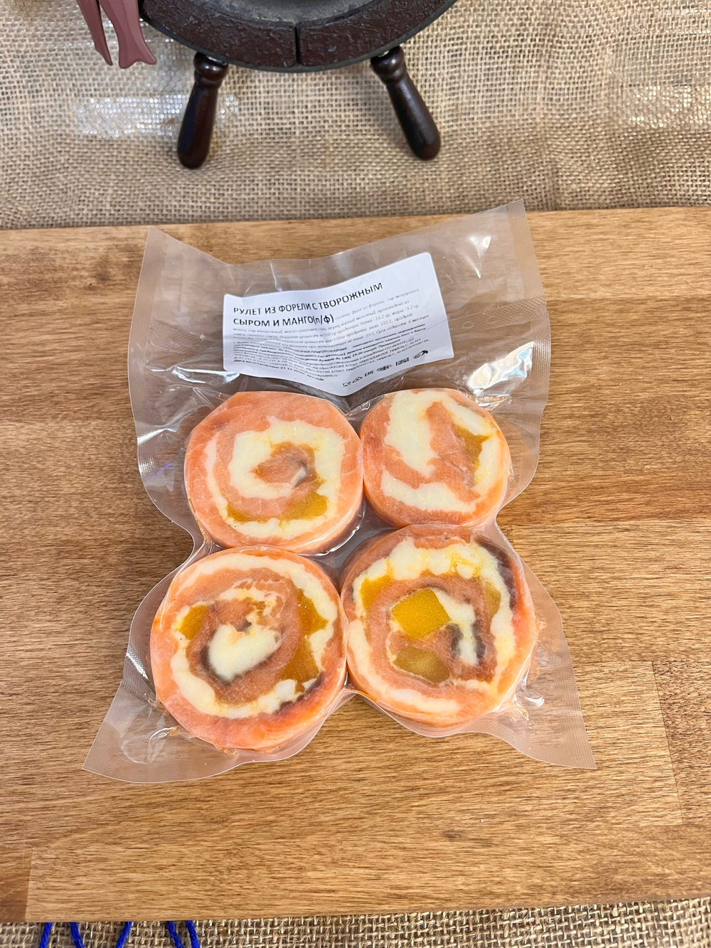 Рулетики из форели с манго, 250гр.