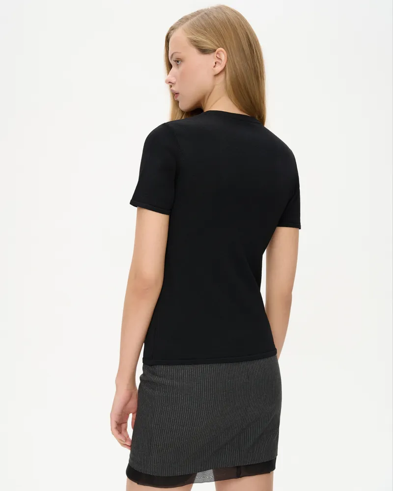 Черная базовая футболка из вискозы с рубчиком