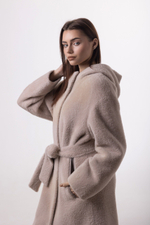 Пальто с капюшоном утепленное