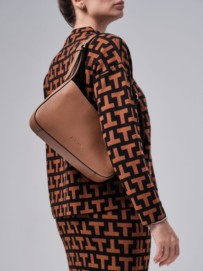 Сумка кожаная на плечо коричневая