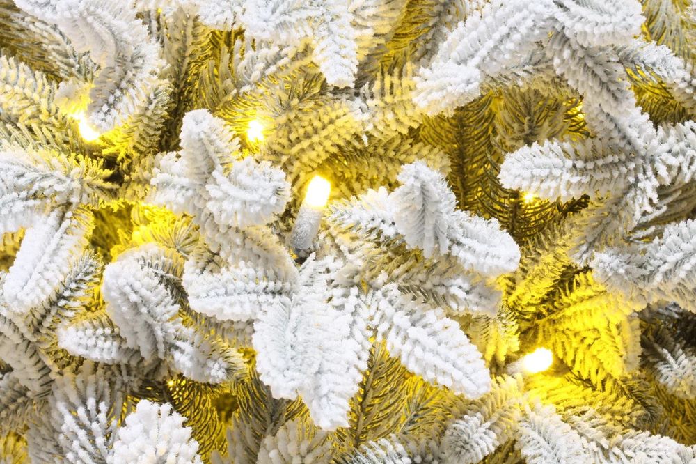 Заснеженная елка с гирляндой «Эльга» (Литая хвоя) 230 см / 2,3 м