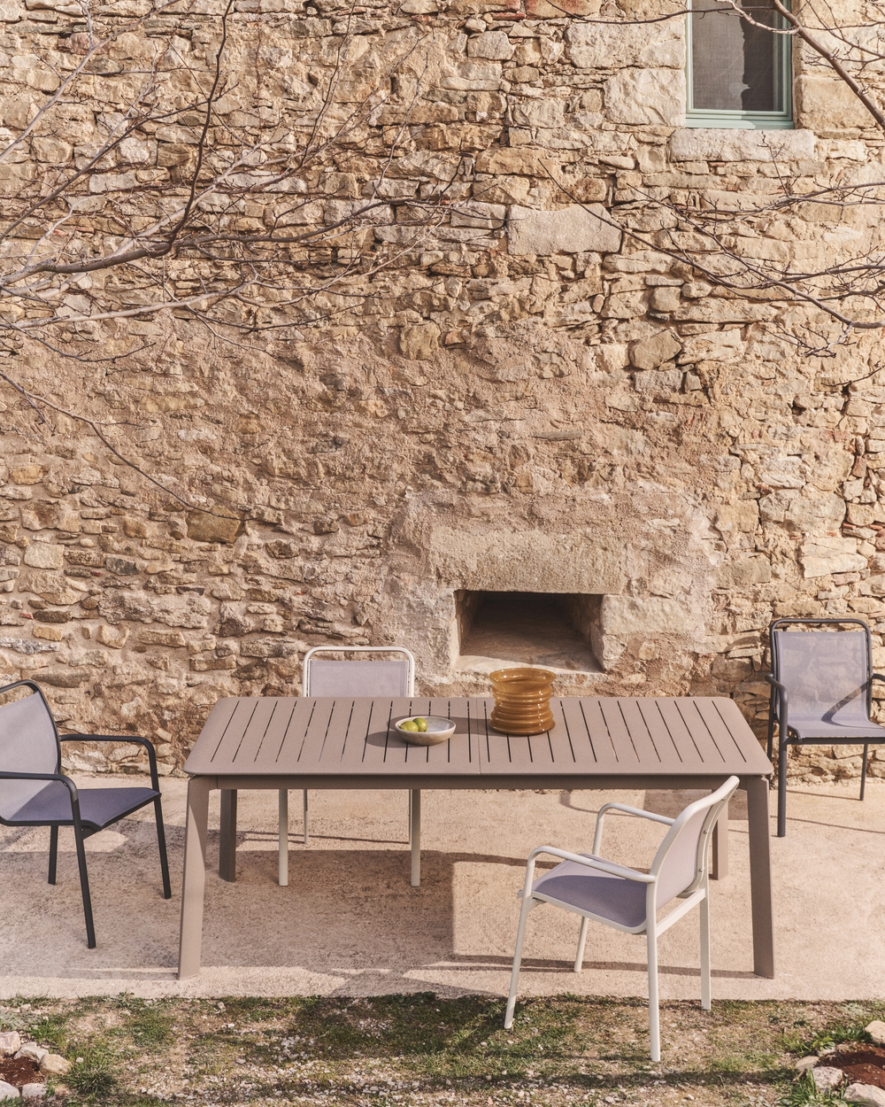 Уличный стул Luri из алюминия цвета экрю и бежевого текстиля