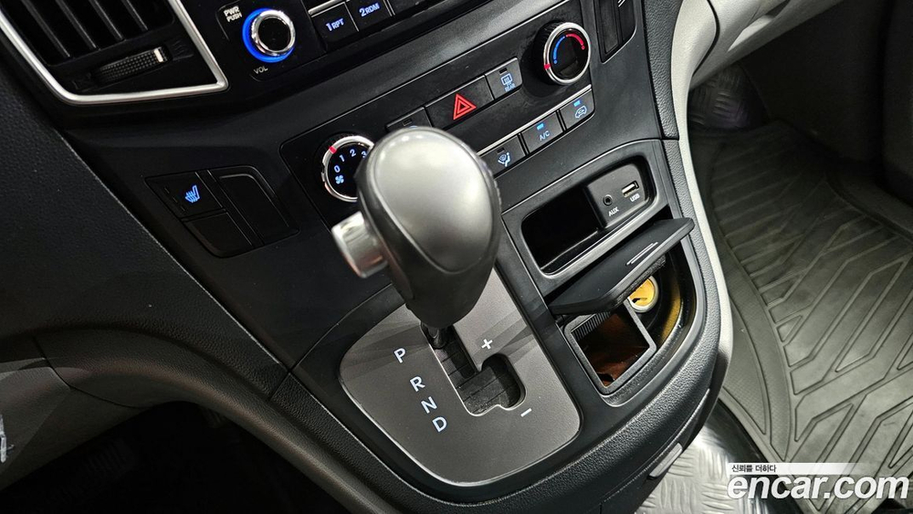 Hyundai The New Grand Starex Van 5-и местный (07.2020)