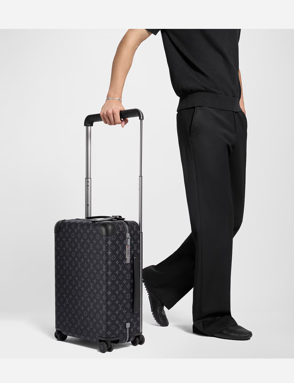 Чемодан Louis Vuitton Horizon 55 Monogram Eclipse Canvas