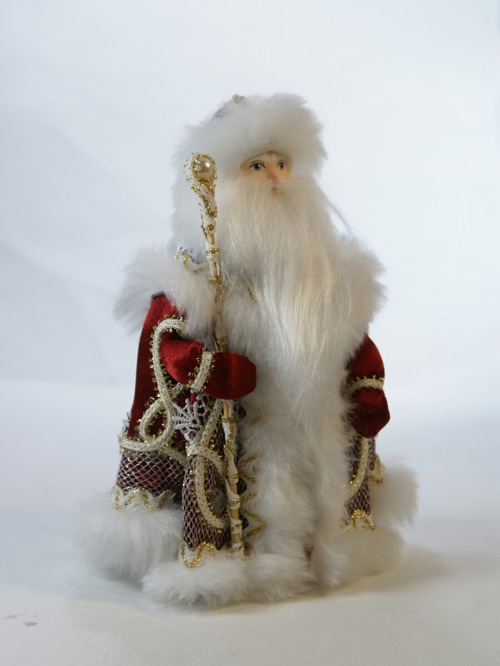 Кукла коллекционная Дед Мороз в кружевной шубе