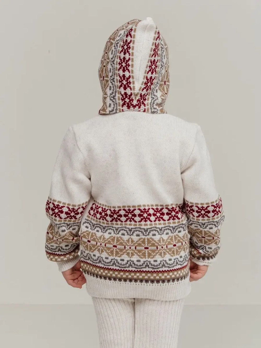 Кофта вязаная на молнии с капюшоном и карманом