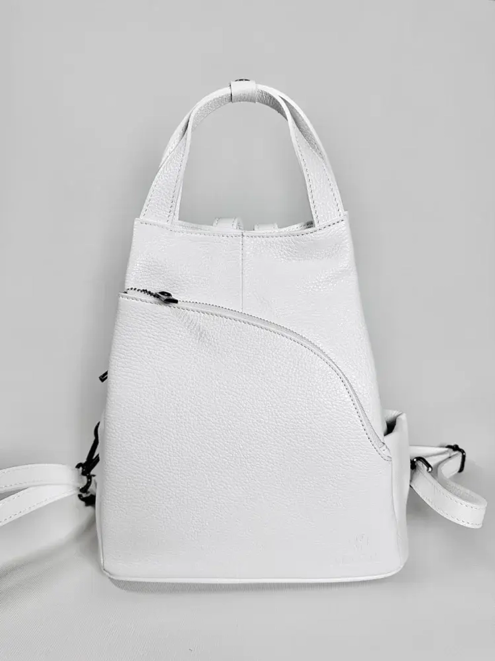 Женская сумка-рюкзак из натуральной кожи белого цвета