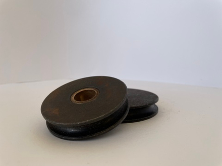 86010685 Шкив малый (209057) с втулкой (209057А) для 240ХМ (208)