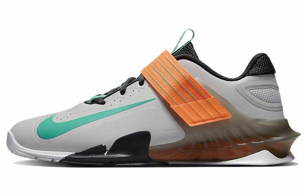 Кроссовки Nike Savaleos