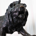 Кабинетная скульптура «Идущий лев»