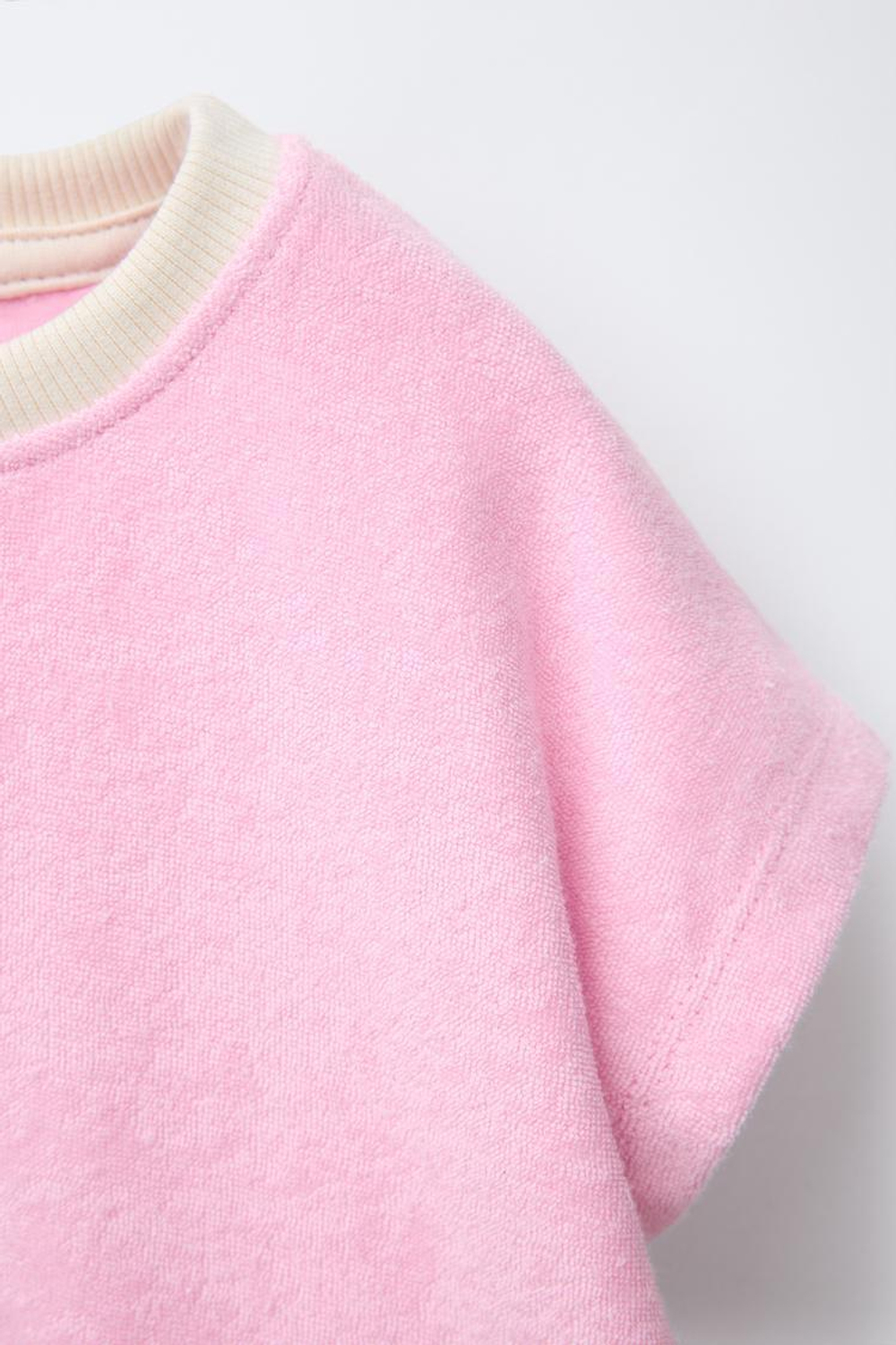 ZARA КОМПЛЕКТ ИЗ ФУТБОЛКИ И ШОРТОВ ИЗ МАХРОВОЙ ТКАНИ, РОЗОВЫЙ