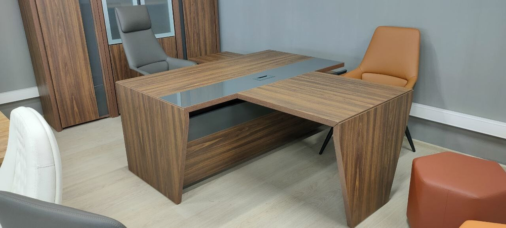Стол руководителя CORNER