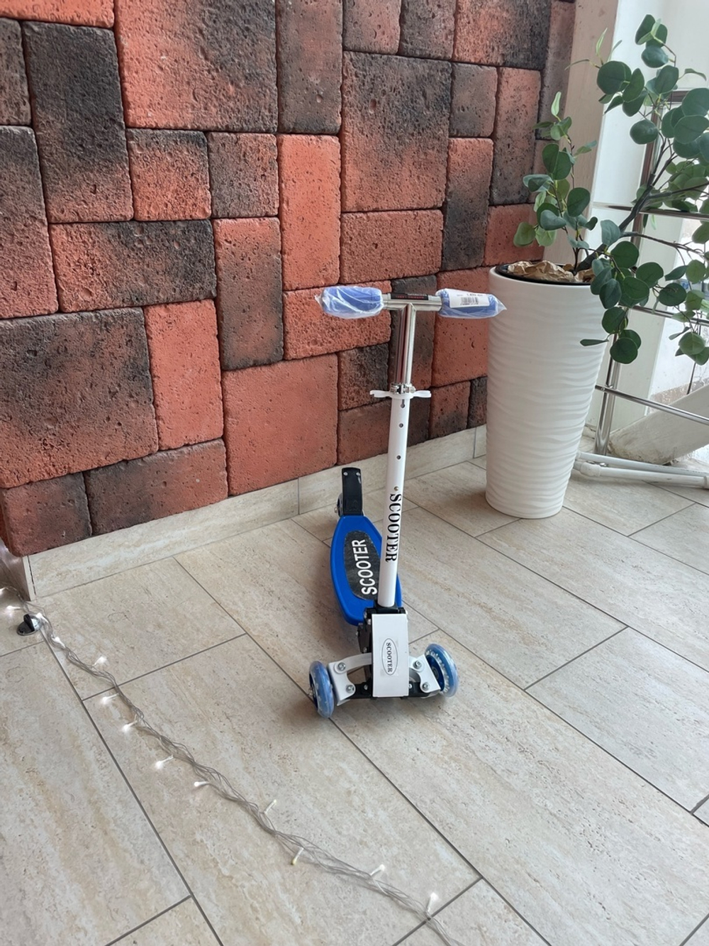 Самокат детский 3-х колесный СКЛАДНОЙ регул. высота руля 53-78 см, 40 кг) бело-синий 36001