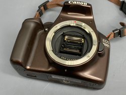 Canon EOS 1100D kit 18-55mm IS 1.700 кадров