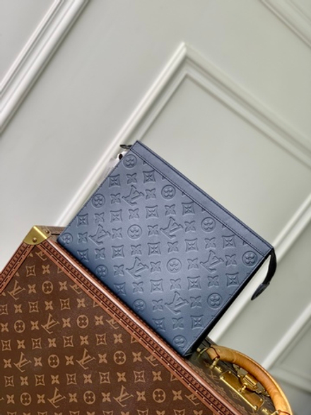 Louis Vuitton Pochette Voyage MM