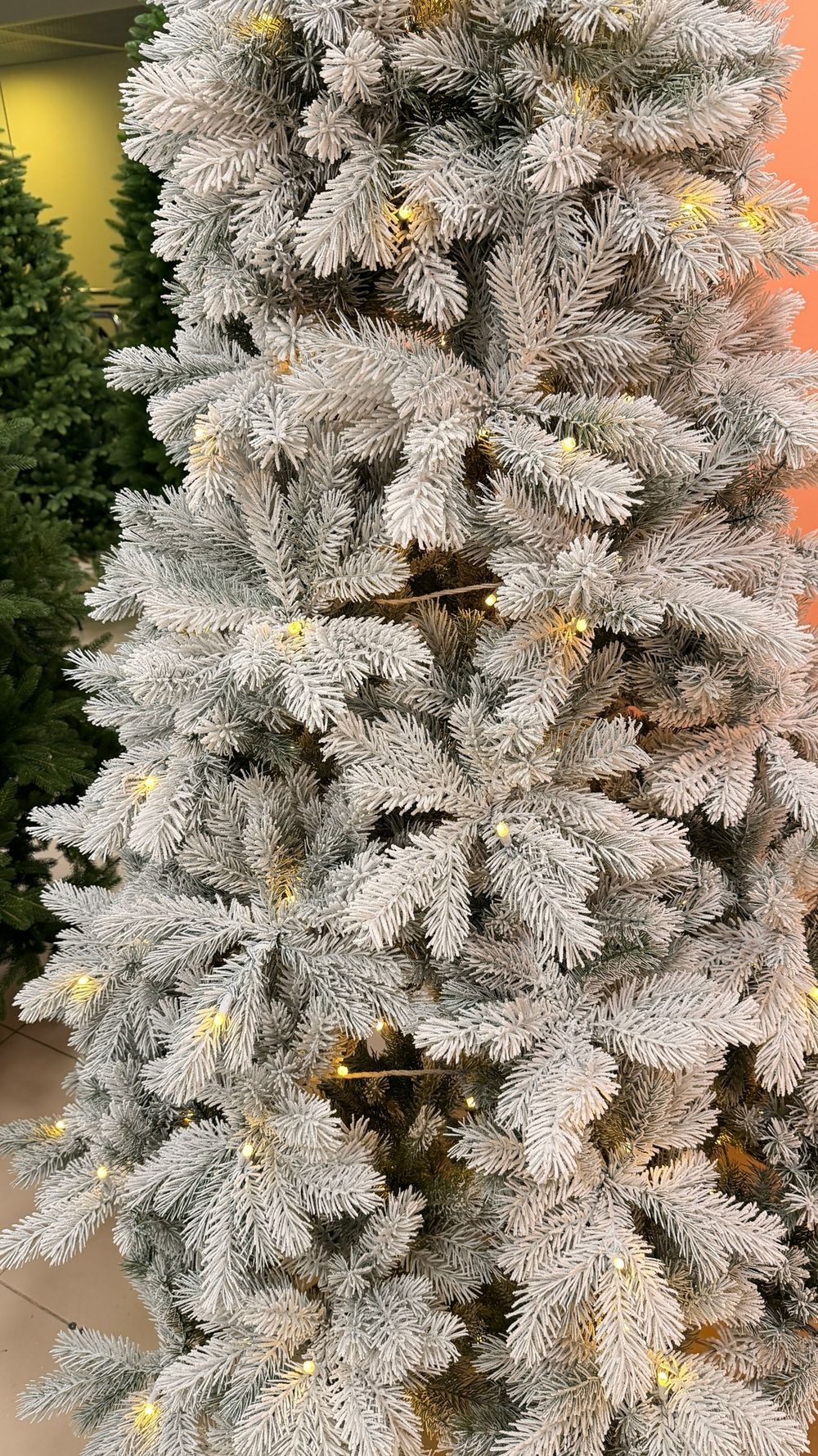 Заснеженная елка с гирляндой встроенной «Летиция» (Литая хвоя) от 1,5 м до 2,7 м