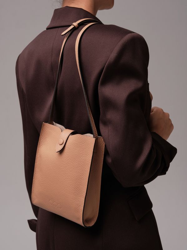 Женская кожаная сумка кросс-боди DBR 30919 бежевая нуга