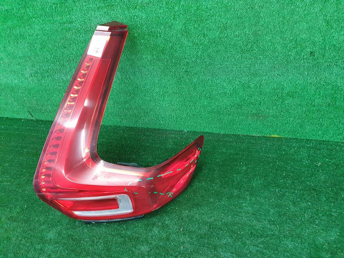 Фонарь правый Volvo XC40 (2017-н.в.)