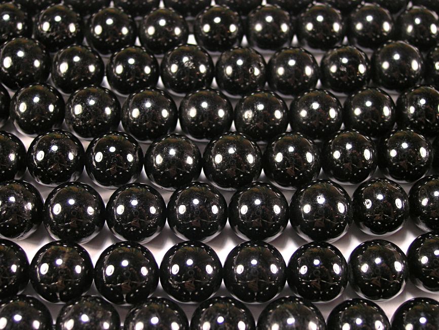 Нити бусин из турмалина черного, шар гладкий 12мм (оптом)