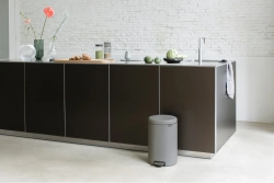 Brabantia Контейнер для мусора NewIcon 5л, минеральный бетон, серый