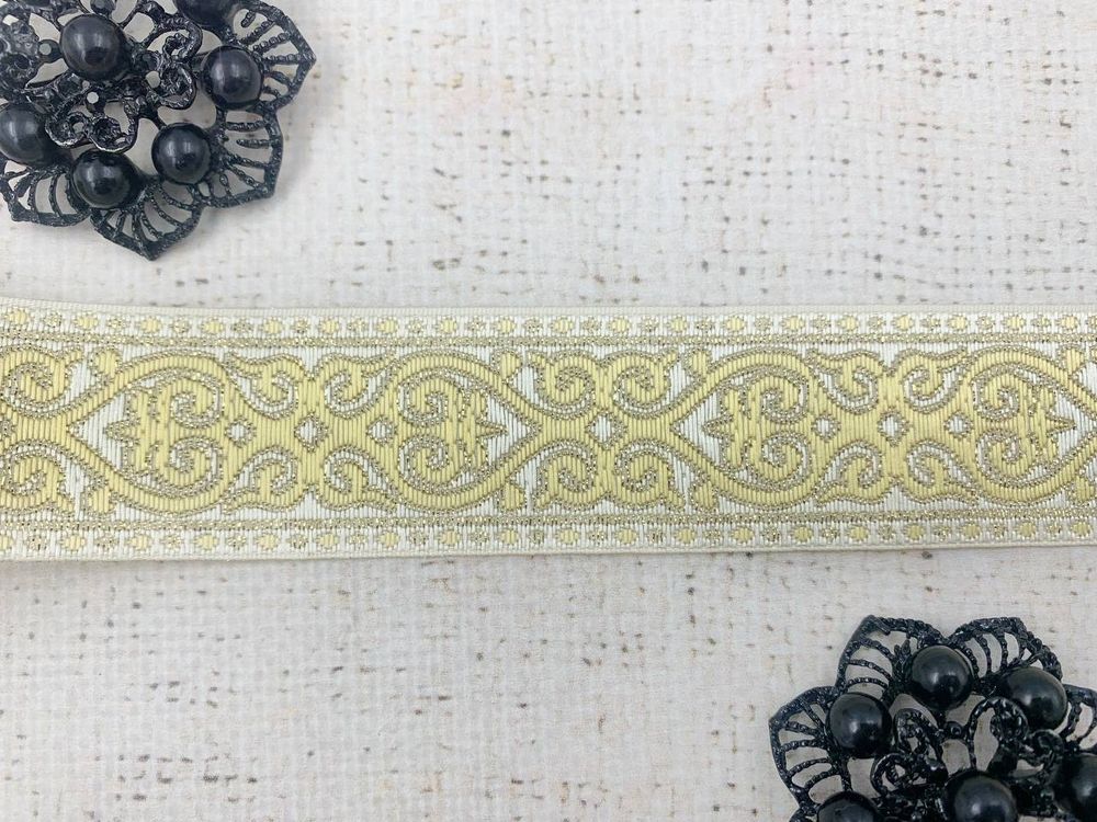Тесьма жаккард, ш. 3,5 см, белый с золотом